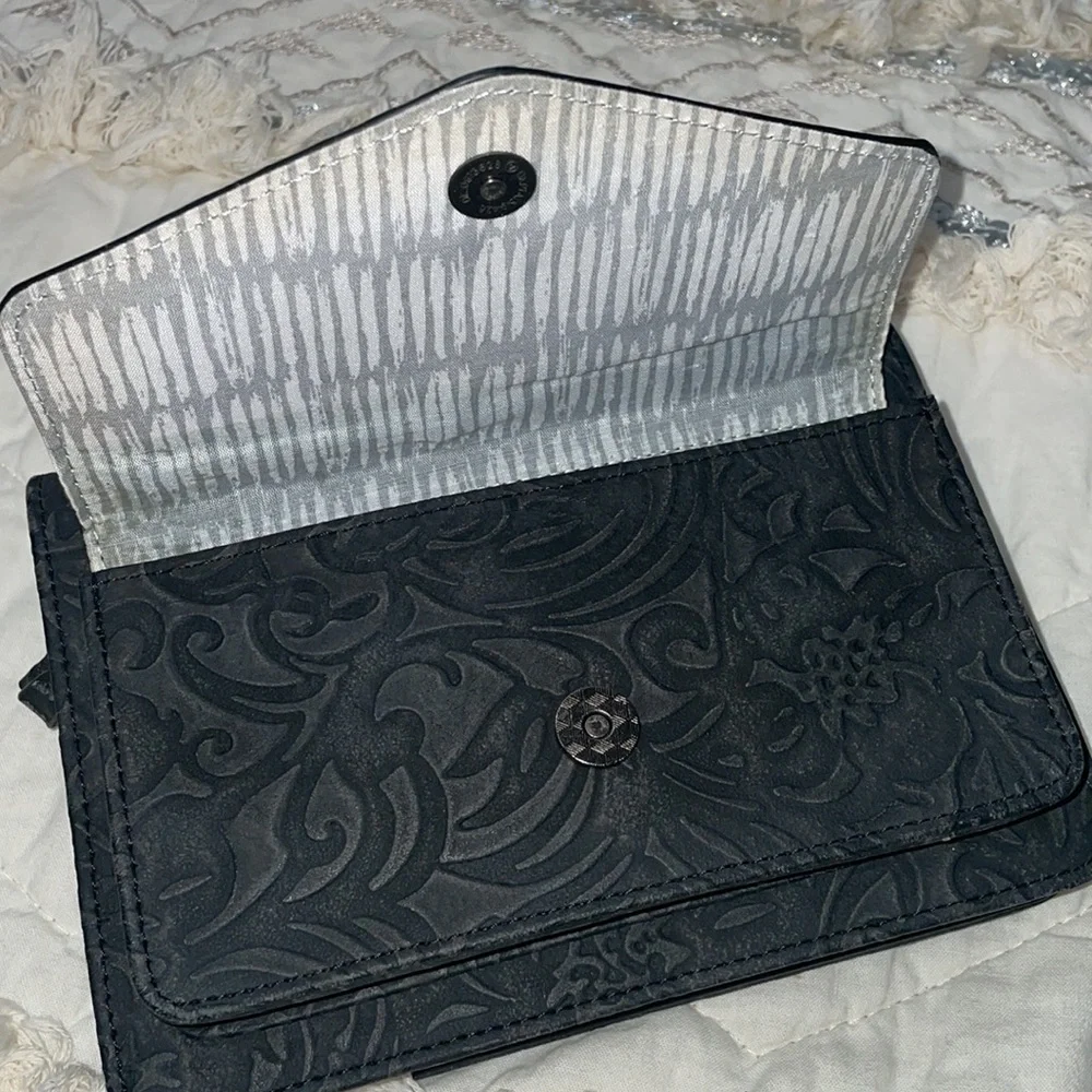 Violet‎ Ray black crossbody (NWT)
